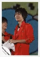 Hey! Say! JUMP/伊野尾慧/ライブフォト・上半身・衣装赤白・左手マイク・目線左/公式生写真