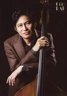 Takayuki Suzui / Upper body / Costume Brown / Right Hand Instrument / Background Black / 「 CUE'S BAR ThankCUE FANMEETING 2017 」 Bromide