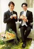 Shitsuji Kagekidan / Kagawa / Kumakawa / Whole-body / Sitting / Costume black and white / Hands present / Coffee Cup / Shitsuji Kagekidan Official Official photo