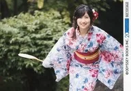 モーニング娘。’18/佐藤優樹/横型・膝上・浴衣・右手団扇・野外/ファースト ビジュアルフォトブック 『三角の硝子』e-LineUP!Mall内オデッセー出版オフィシャルショップ特典生写真D