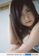 モーニング娘。’18/佐藤優樹/膝上・座り・衣装水色・右手頭・体左向き/ファースト ビジュアルフォトブック 『三角の硝子』セブンネット特典生写真