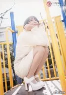 Shiori Izawa / Whole-body, Squatting, White Costume, Both Hands and Cheeks, 「 Shiori Izawa no Silence 」 / CD 「 YES! YES! YES! YES! / Diary 」 Second Shot Mail-Order Special Bromide