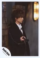 Kinki Kids / Koichi Domoto / Above-the-knee ・ Costume black gray white ・ Right hand handcuffs ・ Facing right / Official Official photo