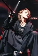 The Brow Beat/Ryuji Sato / live photo, whole body, costume black, sitting down, face facing right, left hand microphone / DVD "The Brow Beat Live Tour 2018" Ragnarok "at EX THEATER ROPPONGI 2018.02.04" reservation privilege photo taken off live photo