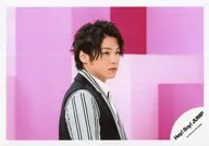 Hey! Say! JUMP / Yuya Takagi / horizontal ・ bust up ・ costume black and white gray ・ body facing right / album "SENSE or LOVE" MV & Jacque shooting off-shot / official Official photo