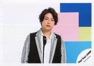 Hey! Say! JUMP / Yuya Takagi / horizontal ・ bust up ・ costume black and white ・ gray ・ body front / album "SENSE or LOVE" MV & Jacque shooting off-shot / official Official photo