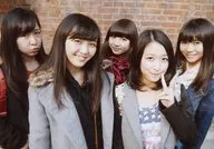TOKYO GIRLS' STYLE / Set (5 persons) / Horizontal, Upper body, Costume : Black, Gray, Mountain 邊両 Hand-down, Background Brick / CD "Partition Love" mu-mo shop original privilege