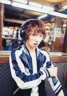 植田圭輔/上半身・衣装白・黒・ゴーグル・ヘッドホン・右手左腕/「植ちゃん in グアム 2018」ブロマイド