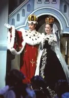 Takarazuka Revue (Moon Group) / Rurika Miya / Reika Manaki / Live Photo / Whole Body / Costume Red / Black / Miya Raised Right Hand / 2L Size / Moon Group Tokyo Performance "Elisabeth - Love and Death's Circle of Dance (Ronde) -" Stage Photos