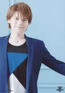 内田雄馬/上半身・衣装青・左手伸ばし/「KING SUPER LIVE 2018」ブロマイド