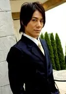 根本正勝(ミツヒロ)/上半身・衣装黒紺白・両手下・体右向き・口閉じ/舞台『激動の時を越えて 「BUTLER ×BATTLER」 ～聖夜の贈り物～』生写真