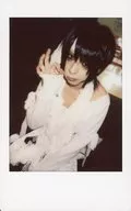 The Raid. / Tenshi / Knee-Up / Sitting / Costume White / Right Hand Cheek Round / Mouth Closed / Body Diagonally Left Facing / Raw Cheki