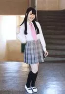 Run Girls，Run！/厚木那奈美/全身·服裝白色·灰色·右頭發·後台階/"Run Girls，Run！1 st LIVE TOUR停不下來什麽的>明信片