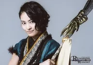 Minami Tsukudani (Uncho Guan Yu) / Horizontal, Busto hacia arriba, Cuerpo hacia la izquierda, Arma en el pecho derecho, Character Ctector Shot Stage "RE INCARNATION RE-COLLECT" Random Bromide