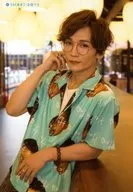 Harumi Okayama / Knee-High, Light Blue, Aloha Shirt, Left-Facing Body, Right-Facing Face, Leaning to Desk / Imari Available & Harumi Okayama "Smart San Po in Formosa" DVD-Release Commemorative Event Harumi Okayama L Edition Bromide C