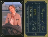 TWICE/ジヒョ/膝上・衣装茶色白・両手下/CD「The year of Yes」封入特典フォトカード