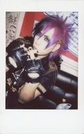 The Raid. / Ichiyō / Upper Body / Costume Black / Gold / Left Facing / Both hands and middle fingers crossed / Sofa black / Raw Cheki