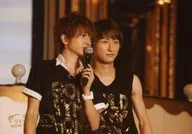 AAA / Shinjiro Atae / Takahiro Nishijima / horizontal type / upper body / costume black / gold / Nishijima left hand microphone / eye right / 與両 hand-down / 「 AAA ARENA TOUR 2014 -Gold Symphony - 」 Photo Choice
