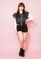 IZ * ONE / Hitomi Honda / Whole body ・ Background pink / CDs "I want you to say like [WIZ * ONE edition]" Special Official photo
