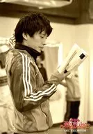 優篤 Sugie (love affair) / horizontal, sepia, plain clothes shot / stage "Watashi no Host-chan THE PREMIUM" personal Official photo