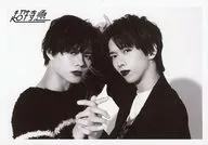 Super Limited Express/Kai (Ogasawara Umi), Ryoga (Funatsu 稜雅) / Horizontal, Busto para cima, Preto e Branco, Fantasia, Preto, Listrado, Frente a Frente, Ambas as Mãos, Fundo Branco / "BULLET TRAIN Arena Tour 2018 GOLDEN EPOCH" osaka 12/26 Performance Limited Live Photo Set 64 th Edition