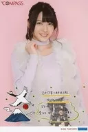 °C-ute/矢島舞美/上半身・衣装白紫・右手上げグー・背景ピンク・印刷メッセージ入り「2017年1月9日(月)NHK大阪ホール」/「°C-ute新春コンサート2017 ～°COMPASS～」日替わりA5ワイドサイズ生写真