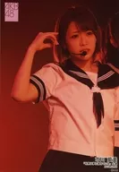 市川愛美/現場照片·上半身·服裝黑·白·水手服·右舉/青木--世界充滿夢想千秋樂公演隨機生寫真