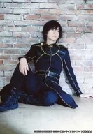 Kei Hajime Yamamoto (Senju Hinamori) / Whole body, sitting on the floor, left behind, eye view right, brick wall / Stage "Messiah Twilight - Wilderness of Twilight -" Bromide Solo Set B