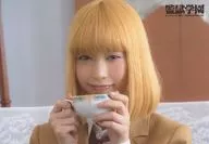 森川葵(綠川花)/卧式·豐胸·衣裳米褐色·雙手罩杯/DVD BOX「監獄學園---------------------------------------」特典明信片