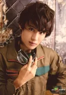 Yuta Higuchi (Rokuro Midorikawa) / Upper body / Costume brown / green / Right hand goggles / Stage "Bagbusters" Bromide
