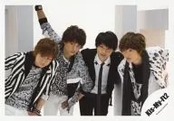 Kis-My-Ft2/集合(4人)/橫式·膝上·服裝白、黑·藤穀左手腰部·前屈/公式生寫真