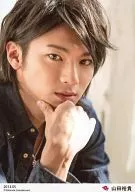 D2 / Yuki Yamada / Bust Up / Costume Dark Blue / Right Hand Jaw /' 2013.05' / Official Official photo