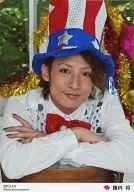 D2 / Sho Jinnai / Bust-up, Sitting, White Costume, Armband, Hat, 「 2012.10 」 / Official Official photo