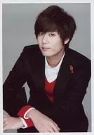 SS501 / Kim Kyu-jong (Kim Kyujong) / Upper body / Black / White / Both hands / Gray background / SS501 History Photo (History Photo)