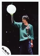 Kis-My-Ft2 / Takashi Nikaido / Live Photo / Above the Knee / Costume Green / Right Hand Raised / Eye Left / Official Official photo