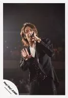 Hey! Say! JUMP / Hikaru Yaotome / Live Photo / Above the Knee / Costume Black / Left Hand Microphone / Right Hand Par / Official Official photo