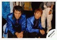 Kanjani Eight / Ryuhei Maruyama, Shingo Murakami / Horizontal, Upper Body, Costume Blue, Black, Suit, Sitting, Open Mouth / Official Official photo