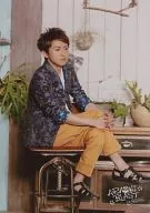 Arashi / Satoshi Ohno / Whole body / Sitting / Jacket black blue gray / Shirt white / Pair of hands / ARASHI BLAST in Hawaii