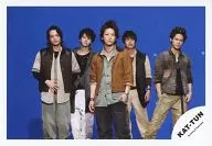 KAT TUN / Gathering (5 people) / Above-the-knee / Horizontal / Center Kamenashi / Background blue / Official Official photo