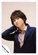 Hey! Say! JUMP / Kei Inoo / Upper body / Costume black / red / white / right wrist base / Background white / Official Official photo