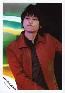 Hey! Say! JUMP/伊野尾慧/上半身・衣装赤黒・右手前・目線左・口閉じ/公式生写真