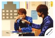 Kanjani Eight / Shingo Murakami / Tadayoshi Okura / Horizontal / Seated / Upper body / Costume / Blue-purple / Right hand Japanese tea cup / Eye-point left / Official Official photo