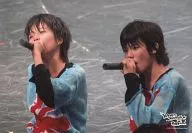 Kansai Johnnys Jr. / Daiki Shigeoka, Kento Vdates / Live Photo, Horizontal, Bust Up, Costume Light Blue, Black, Red, Left Hand Microphone, Left Facing, Background Gray / Kansai Johnnys Jr. 2007 Summer @ Osaka Shochikuza