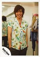 SeXyzone / Ken Nakajima / Above-the-knee, Patterned Shirt Shiromidori, Showing Teeth, Smiling Face, Mirror behind / Official Official photo