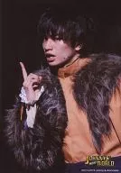 SeXyzone / Ken Nakajima / Live Photo / Upper Body / Costume Brown / Fur / Right Hand Index Finger Standing / Mouth Open / Eye View Right / Background Black / JOHNNYS' 2020 WORLD