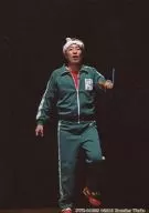 小野坂昌也/全身・緑色のジャージ/FWZ-00035/「小野坂・小西のO+K(OTASUKE)」小野坂さんチョイス生写真