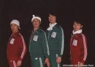 小野坂昌也・小西克幸・野島裕史・竹本英史/横型・膝上・ジャージ緑・赤・体左向き・横一列/FWZ-00035/「小野坂・小西のO+K(OTASUKE)」小野坂さんチョイス生写真