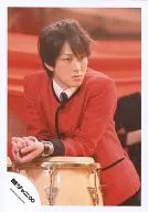 Kanjani Eight / You Yokoyama / Upper Body / Costume Red / Black and White / Both Hands Arrangement / Watch Right / Near Instrument / Official Official photo