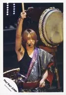Hey!Say!JUMP/高木雄也/現場照片·上半身·服裝銀紫·兩手撥子·右舉·大鼓/官方生寫真