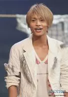 B.A.D./中間淳太/上半身・衣装白ピンク・体正面・目線左・口開け/ANOTHER 2013